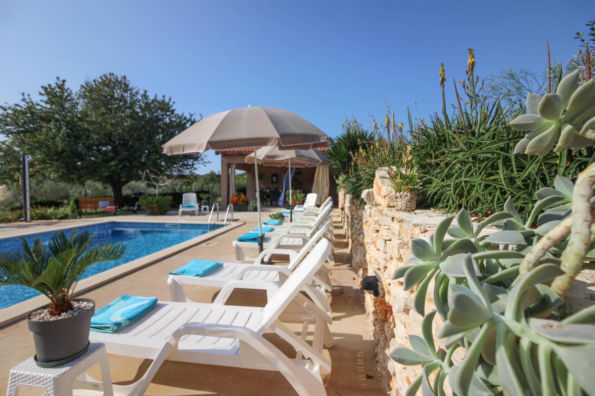 Wonderful Villa Palera II With Pool, Immersed In The Nature Near The Beach Liznjan Bagian luar foto